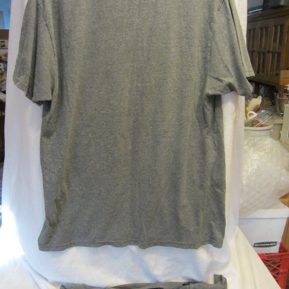 MARVEL GRAPHIC TEE, GROUP OF AVENGERS IN CIRCLE, 1 MED 1 LG MARVEL - Picture 4 of 7